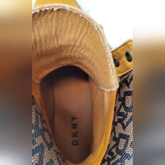 DKNY Men's Ankle Tan Boots Lace Up Style With Logo Size 8.5 - Picture 12 of 14